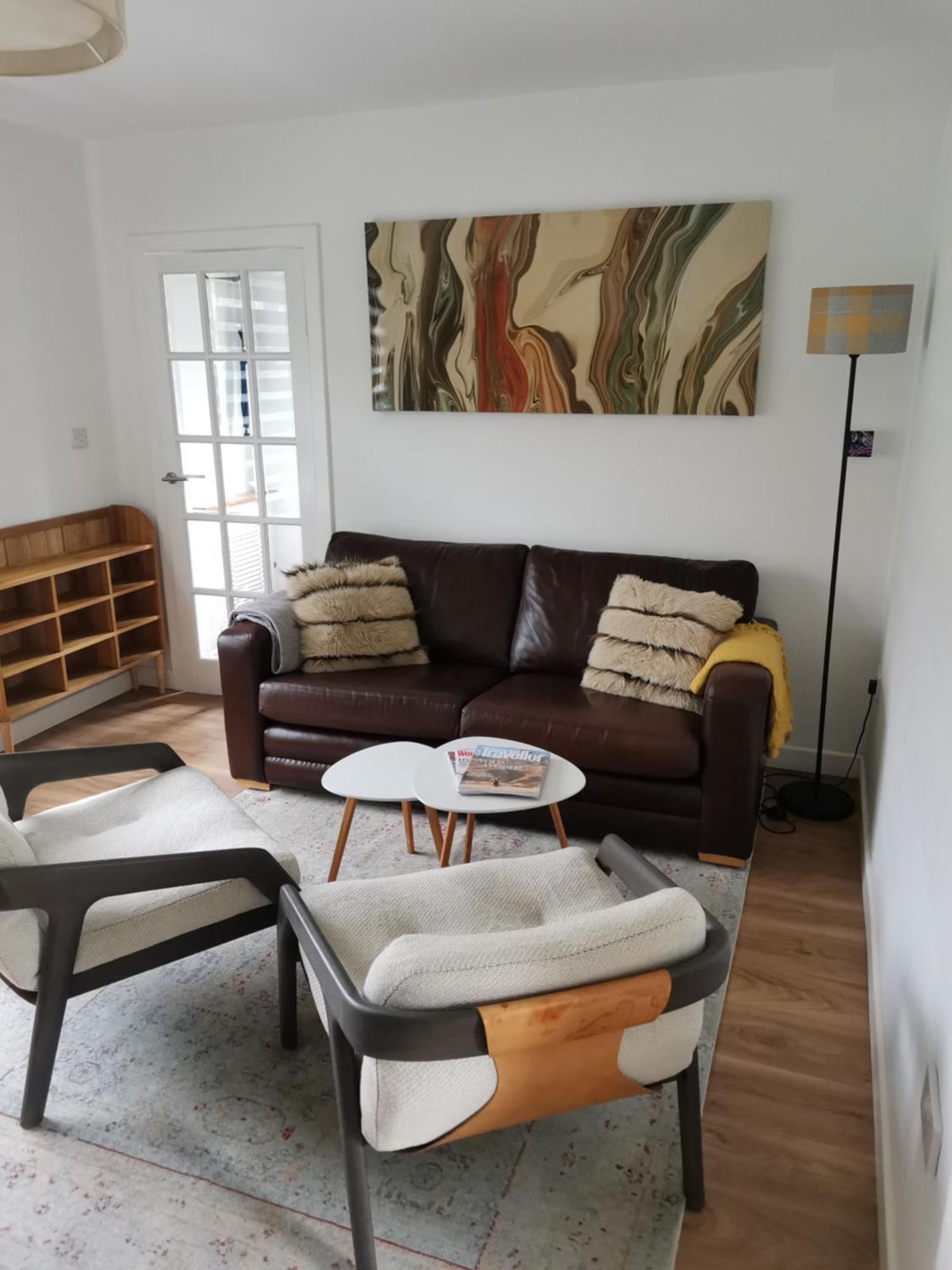 Contemporary 3 Bedroom House With Garden And Private Parking Holiday home Nottingham
